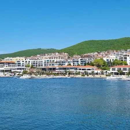 Studio Marina View Apartment
